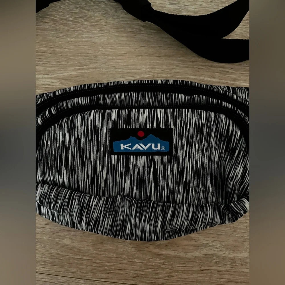NWT KAVU Spectercise Belt Bag Spandex Fanny Pack - Picture 4 of 6